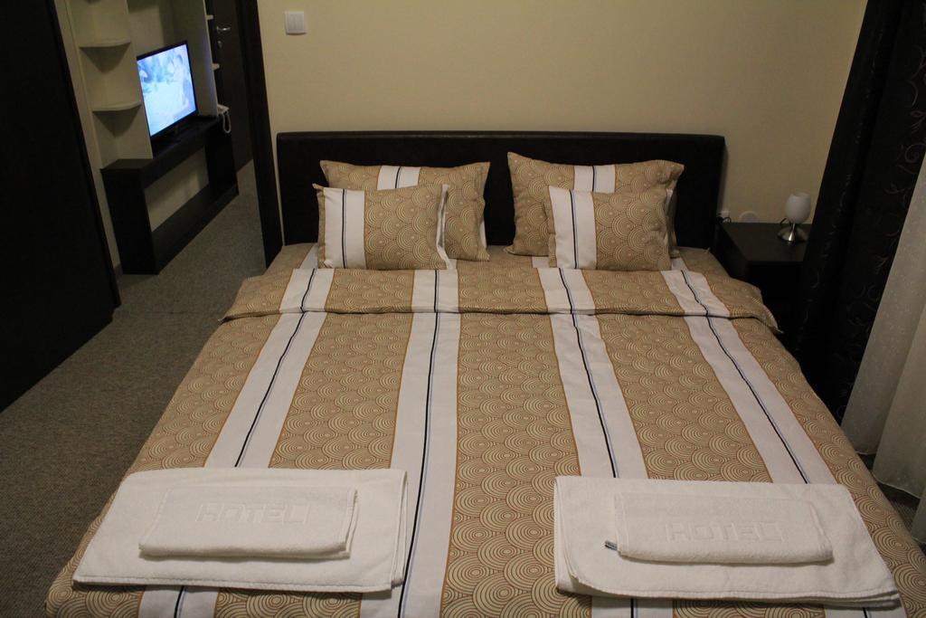 Hotel Feniks Pozarevac Bilik gambar