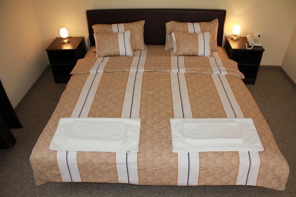 Hotel Feniks Pozarevac Bilik gambar
