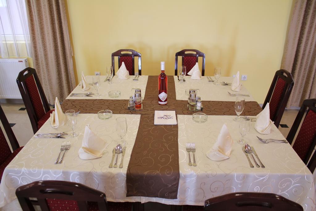 Hotel Feniks Pozarevac Luaran gambar