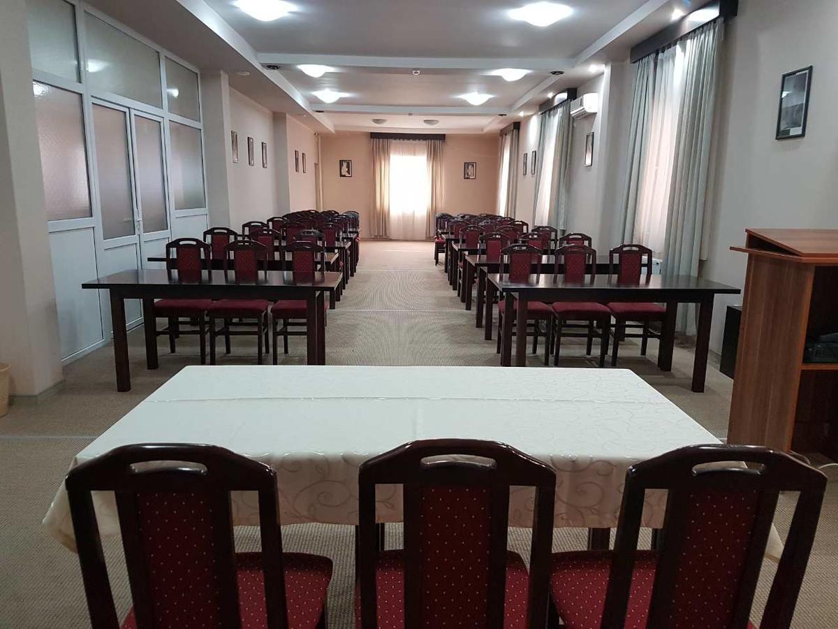 Hotel Feniks Pozarevac Luaran gambar