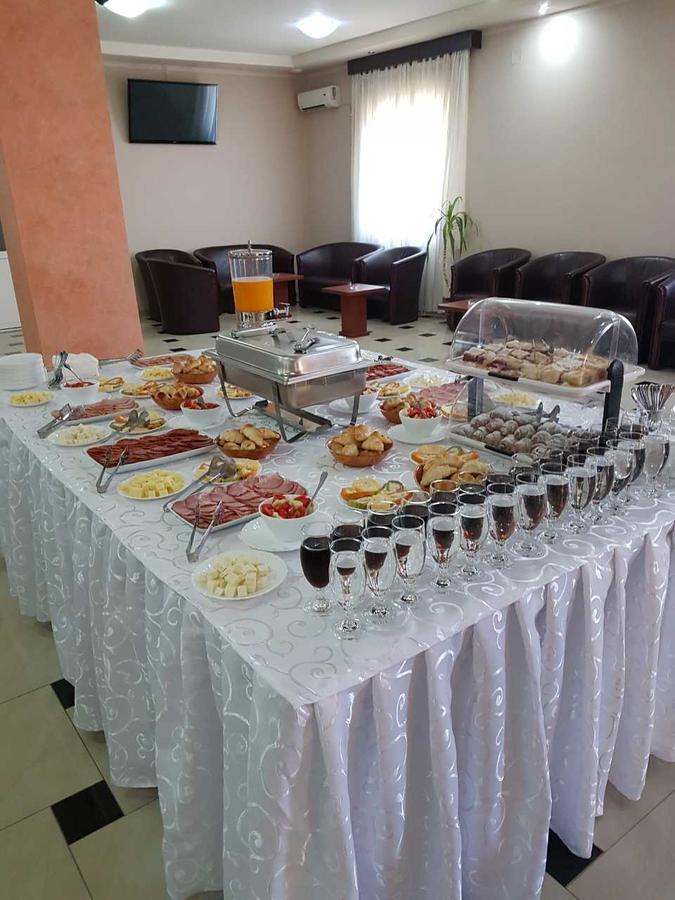 Hotel Feniks Pozarevac Luaran gambar
